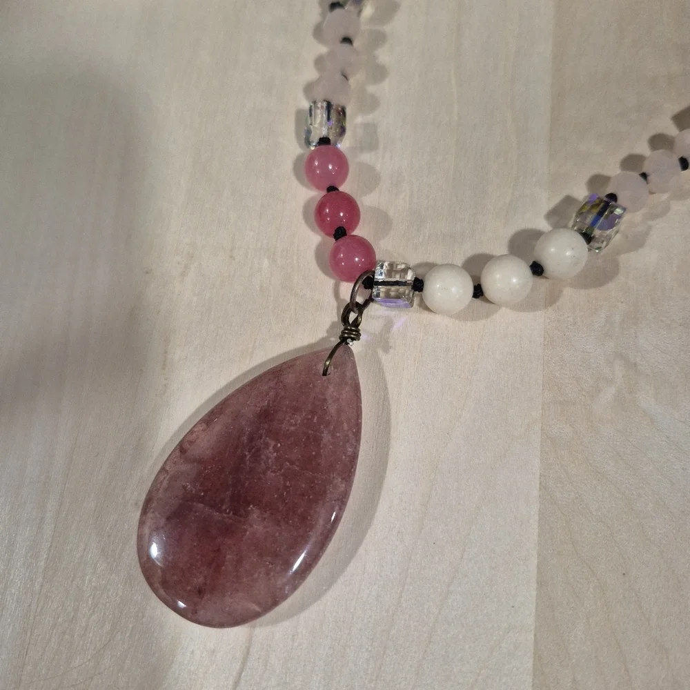 🩷🖤NEW🩷🖤 ELEGANT!! STRAWBERRY QUARTZ BoHo Sweater Necklace